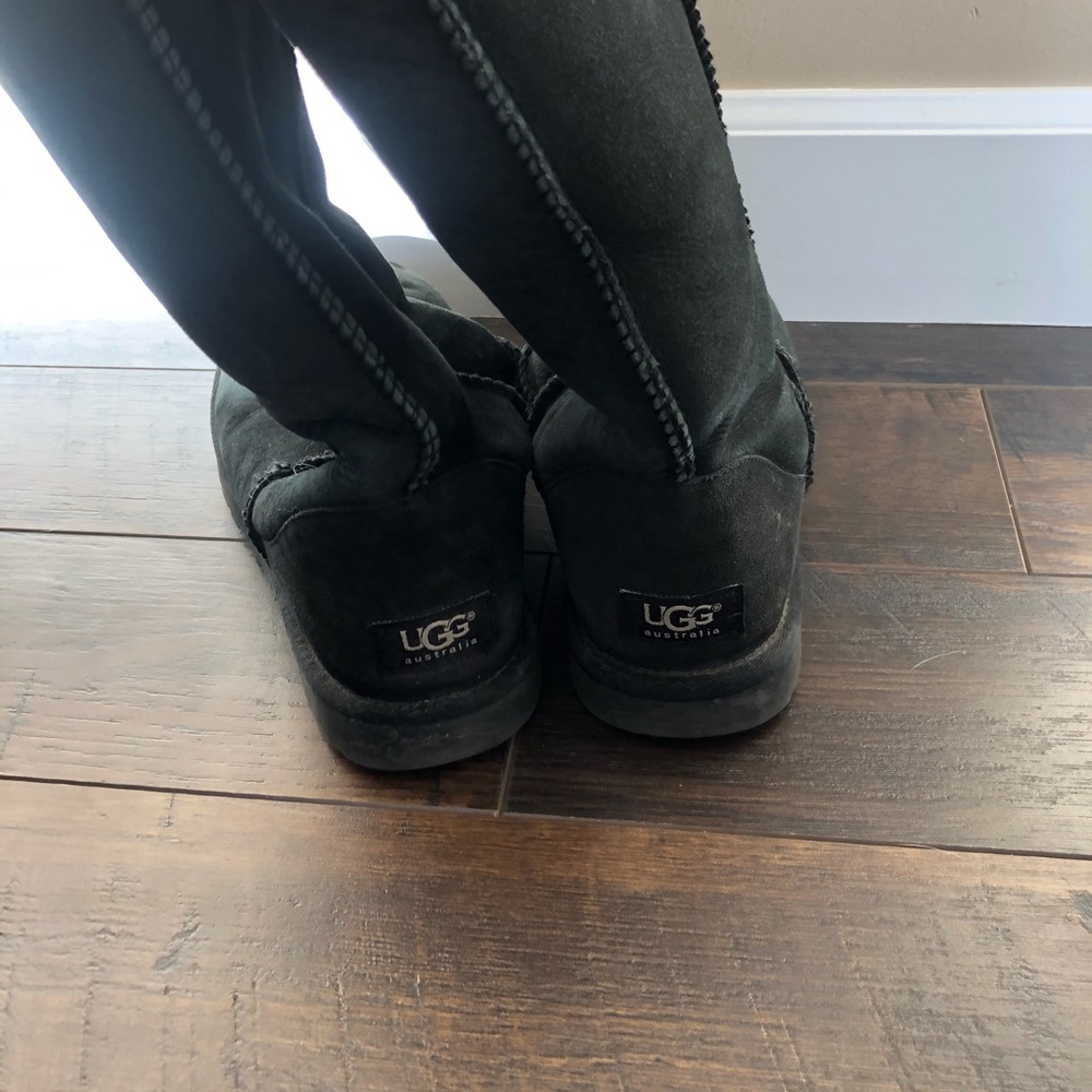 Black uggs - Picture 2 of 3
